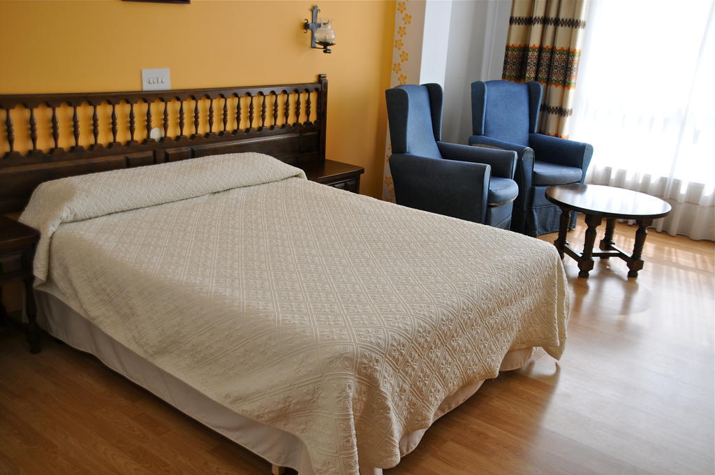 Hotel Eumesa 폰테데우메 객실 사진