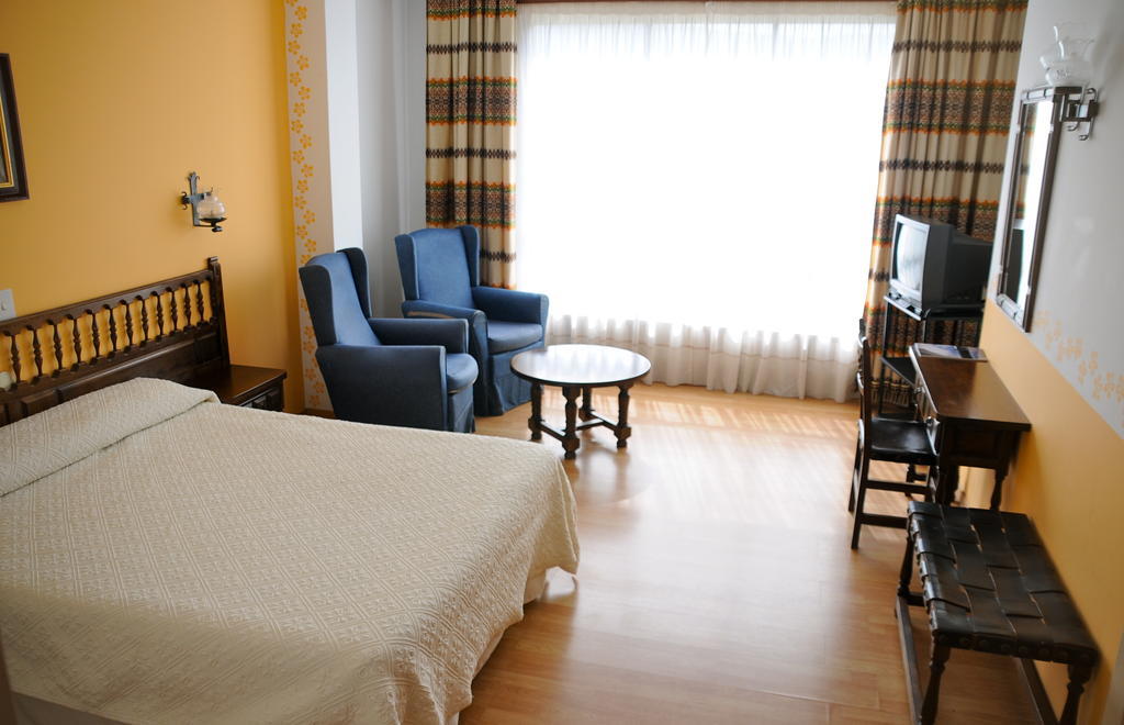 Hotel Eumesa 폰테데우메 객실 사진