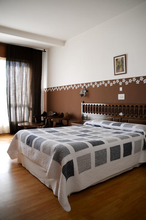 Hotel Eumesa 폰테데우메 객실 사진